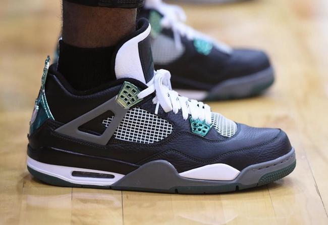 带领桑托斯成功逃离降级区，内马尔赛后动情落泪（内马尔率桑托斯脱离降级区，赛后激动落泪）