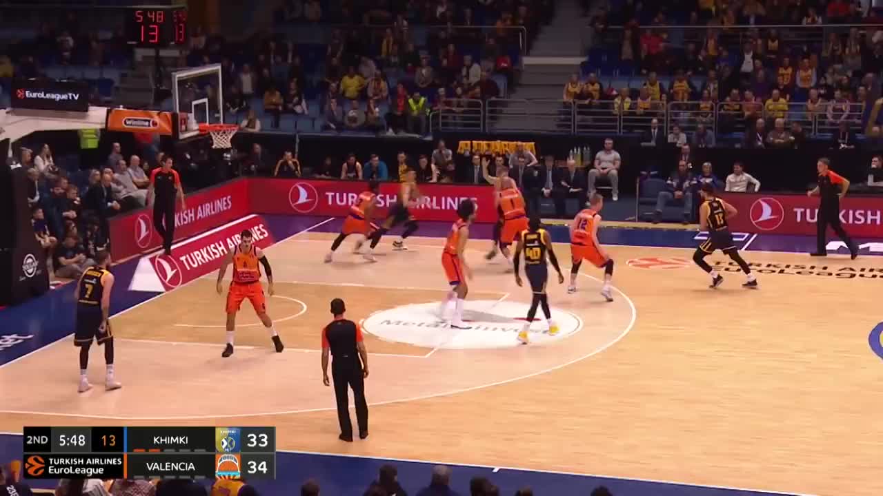 科贝：维尼修斯、82等人不满阿隆索，姆巴佩、裤袜等人支持他（科贝：维尼修斯、82等人对阿隆索不满，姆巴佩、裤袜等力挺阿隆索）