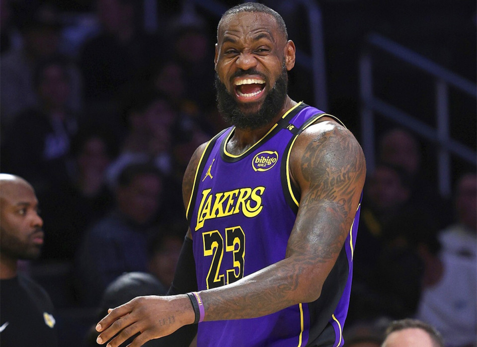 湖人108-125不敌太阳结束7连胜，东契奇38+11+9失误，詹姆斯10分，狄龙33分（湖人108-125负太阳，7连胜告终；东契奇38+11+9失误，詹姆斯10分，狄龙33分）