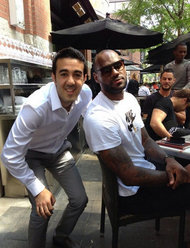 广东男篮防守反击轻取上海（广东男篮凭借防守反击轻松击败上海）