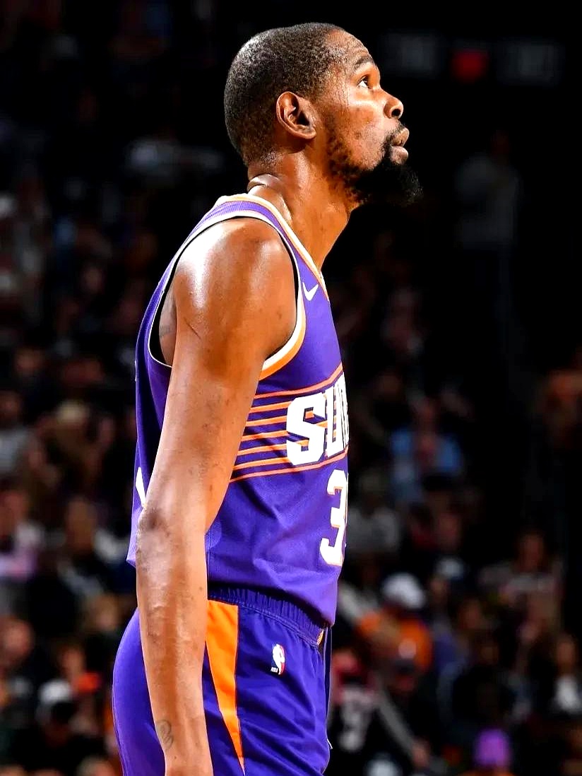 国籍争议真相大白1年，22岁谷爱凌重回最高领奖台，全红婵说对了（真相水落石出已一年，22岁谷爱凌再登冠军之巅，全红婵预言成真）