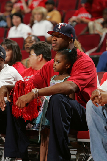 保罗被快船分手前的神秘暗示曝光，首席助教直言“这里没有余地”（快船与保罗分手前疑现神秘信号，首席助教直言：这里没有空间）