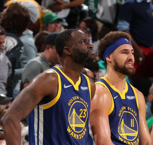 皇马表彰安帅、魔笛、巴斯克斯和劳尔，感谢他们离队前的贡献（皇马向安切洛蒂、莫德里奇、巴斯克斯和劳尔致敬，感谢他们在告别前的付出）