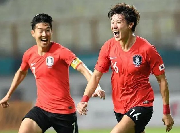 ATP总决赛 辛纳笑到最后